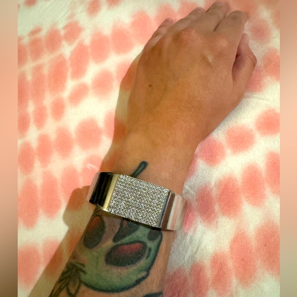 Beautiful magnetic clasp costume bracelet